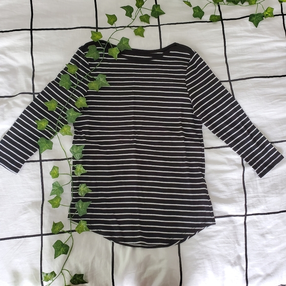 Black and White Striped Cute Top - Picture 1 of 4